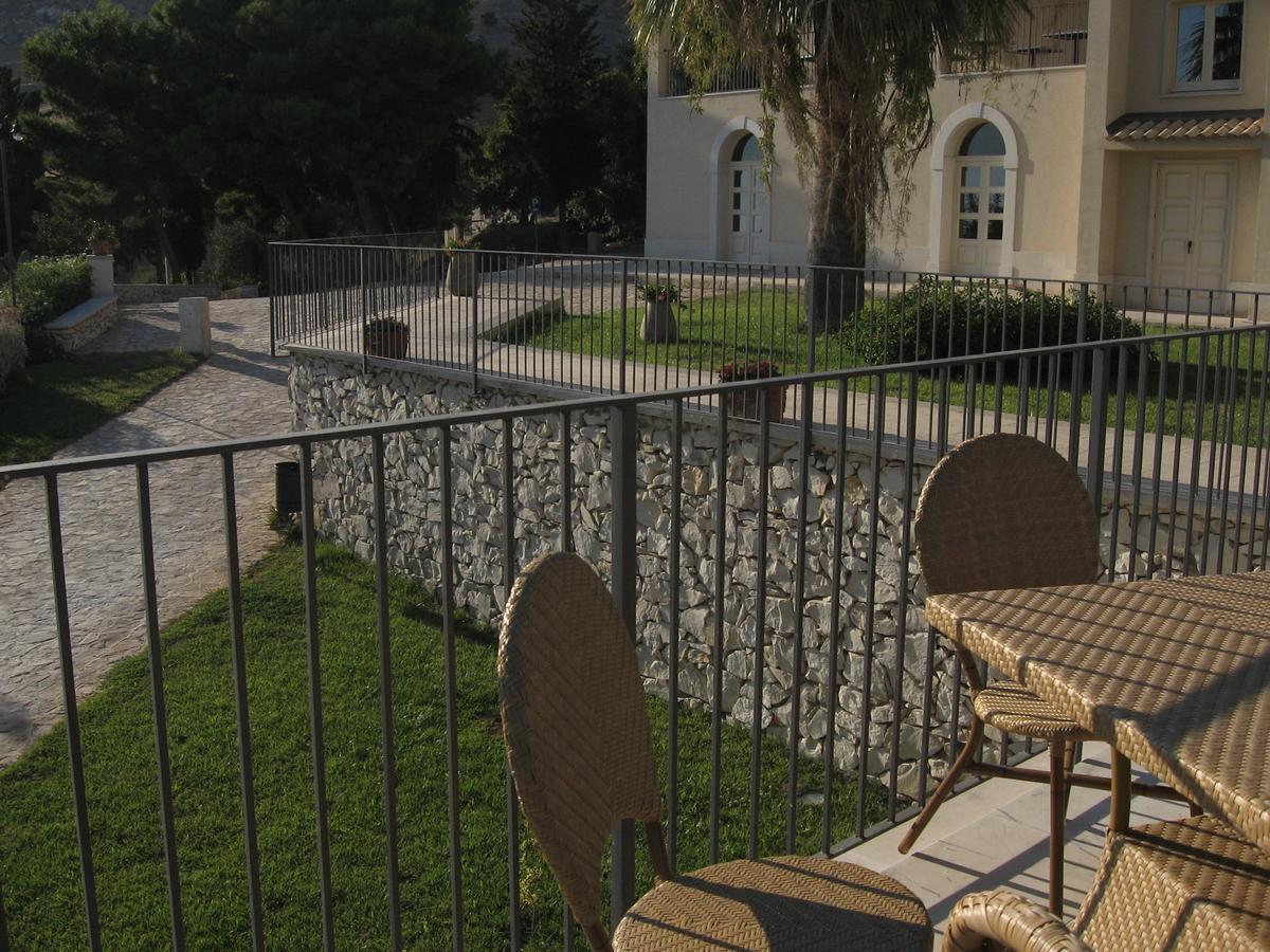 Villa Keratea Gela Bagian luar foto